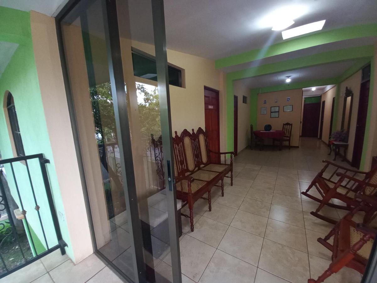 לאון Hostal San Antonio מראה חיצוני תמונה