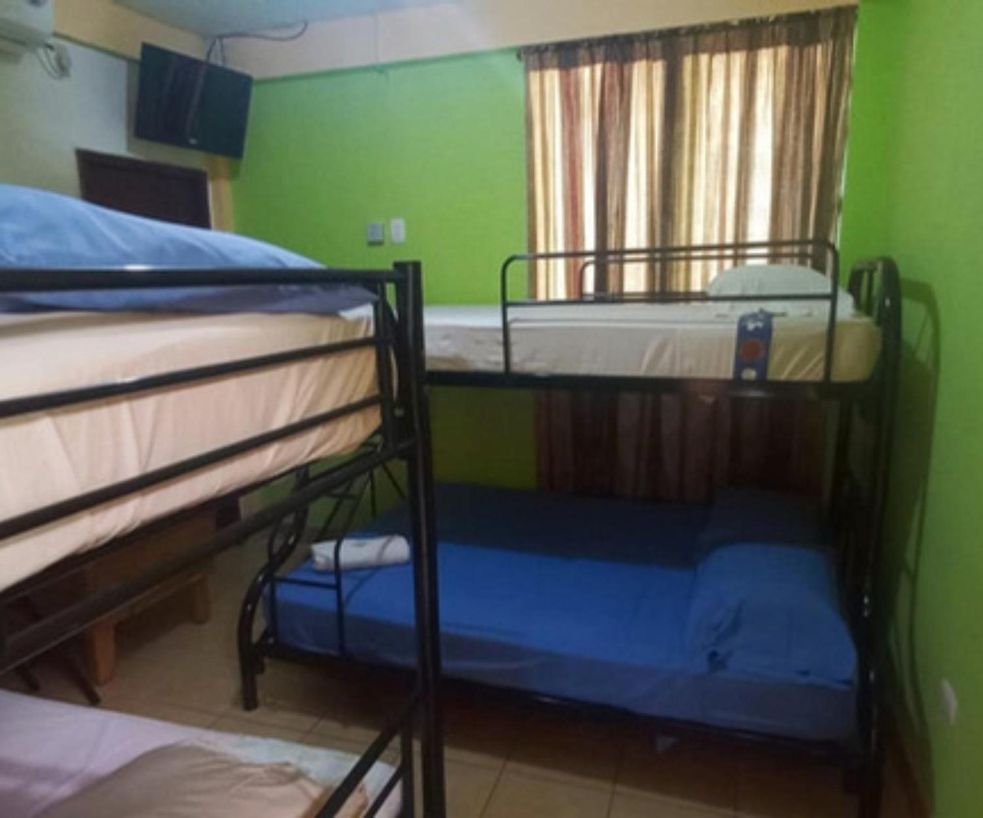 לאון Hostal San Antonio מראה חיצוני תמונה