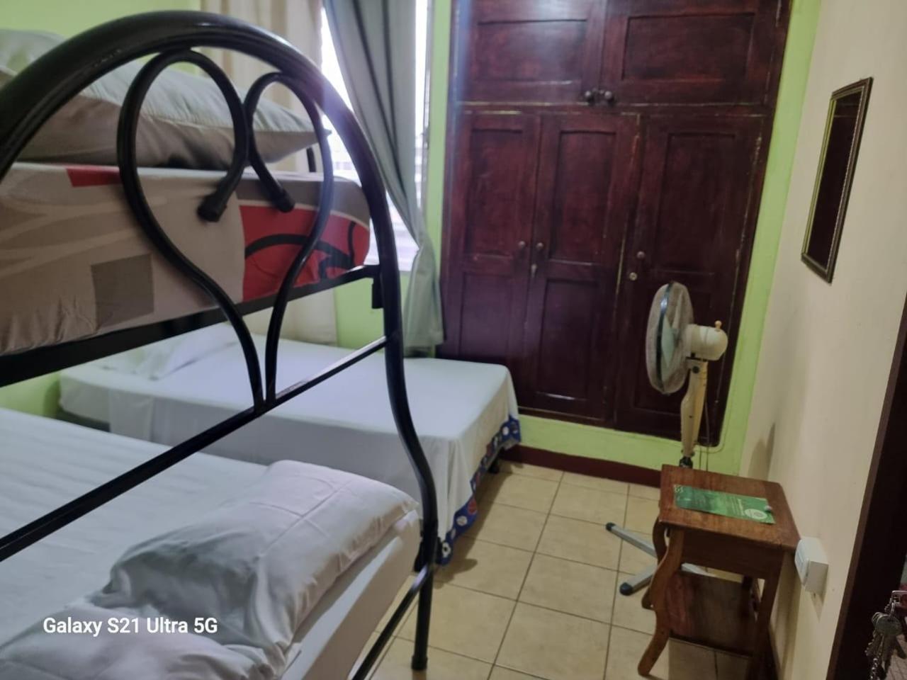 לאון Hostal San Antonio מראה חיצוני תמונה
