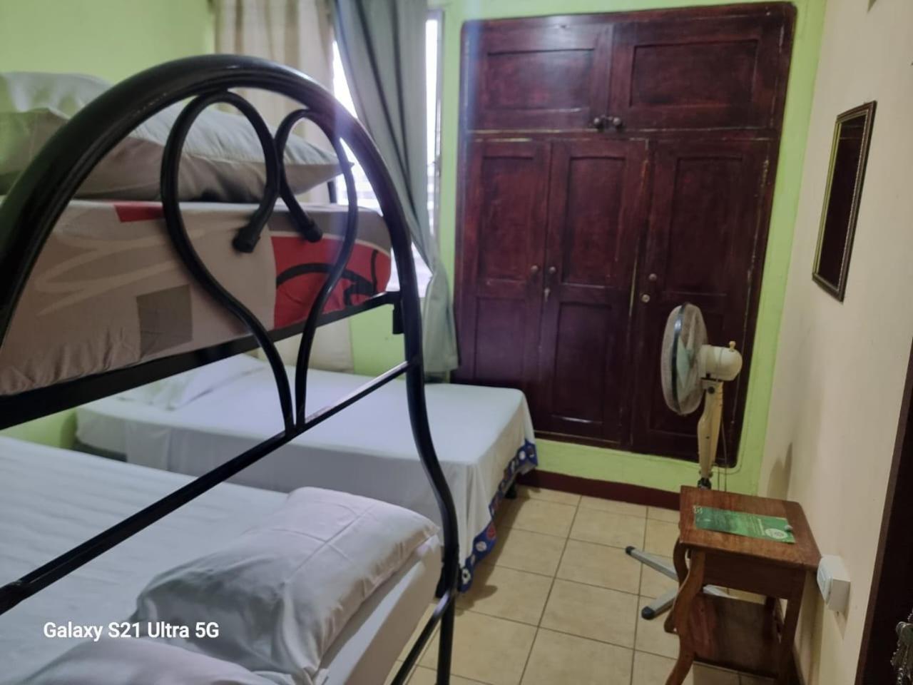 לאון Hostal San Antonio מראה חיצוני תמונה
