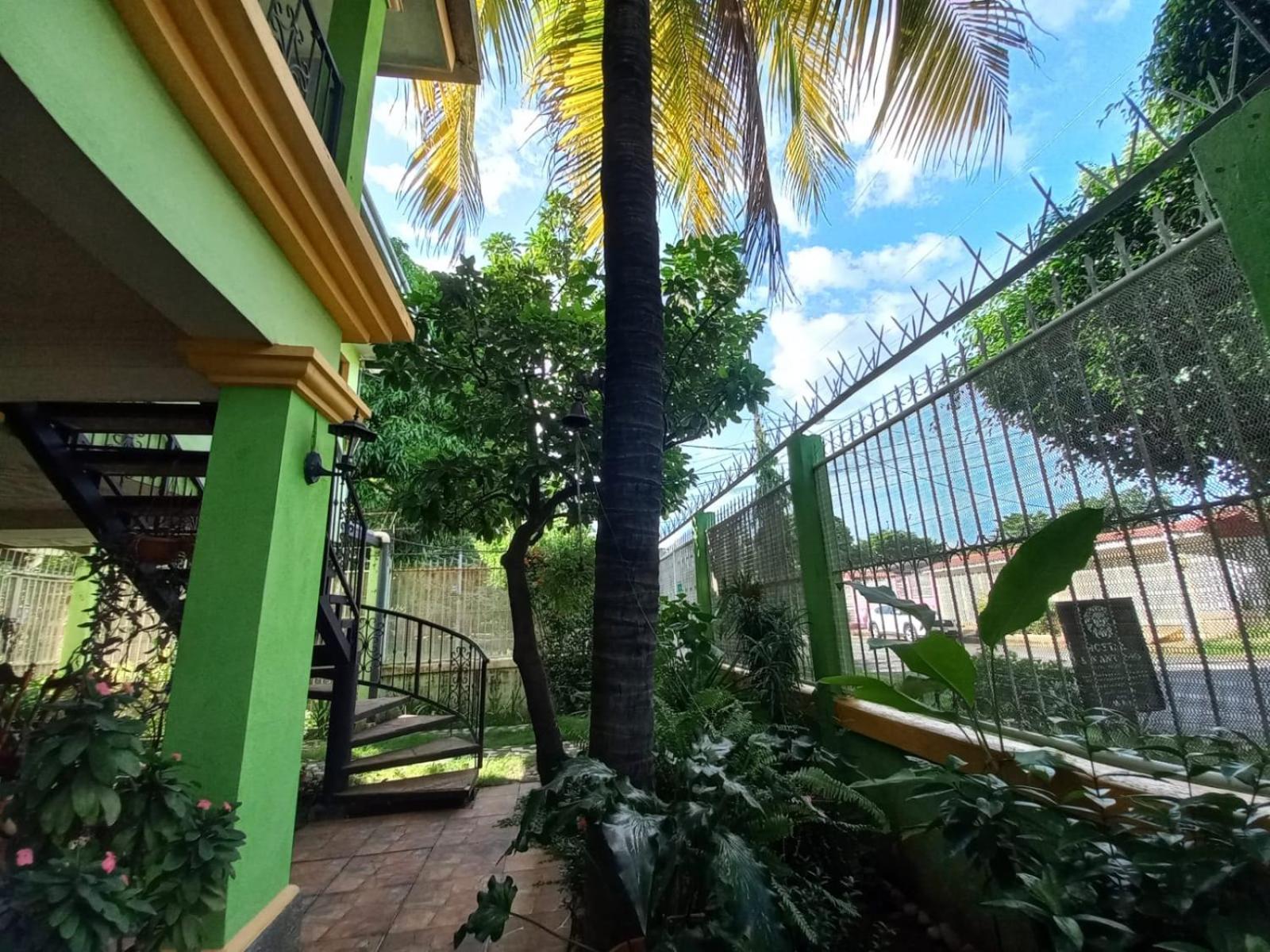 לאון Hostal San Antonio מראה חיצוני תמונה