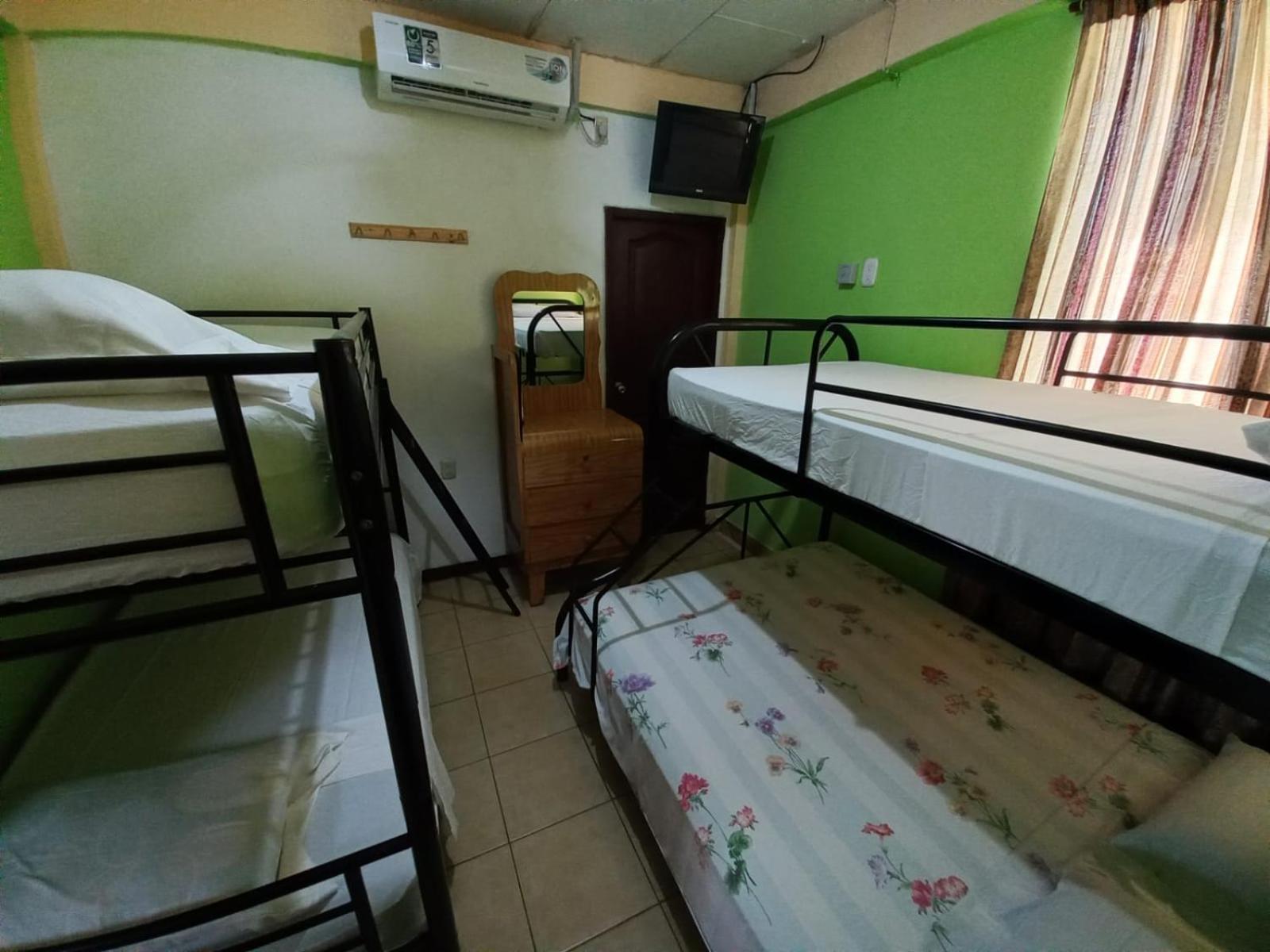 לאון Hostal San Antonio מראה חיצוני תמונה