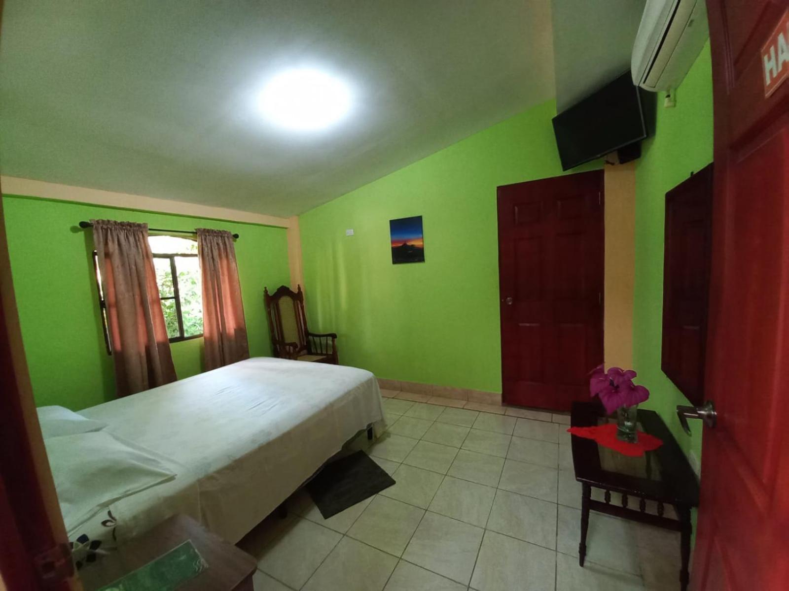לאון Hostal San Antonio מראה חיצוני תמונה