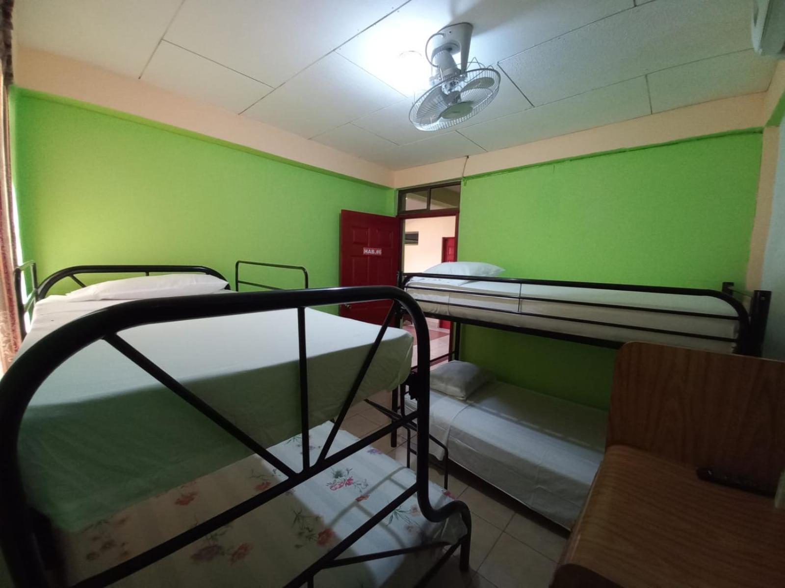 לאון Hostal San Antonio מראה חיצוני תמונה