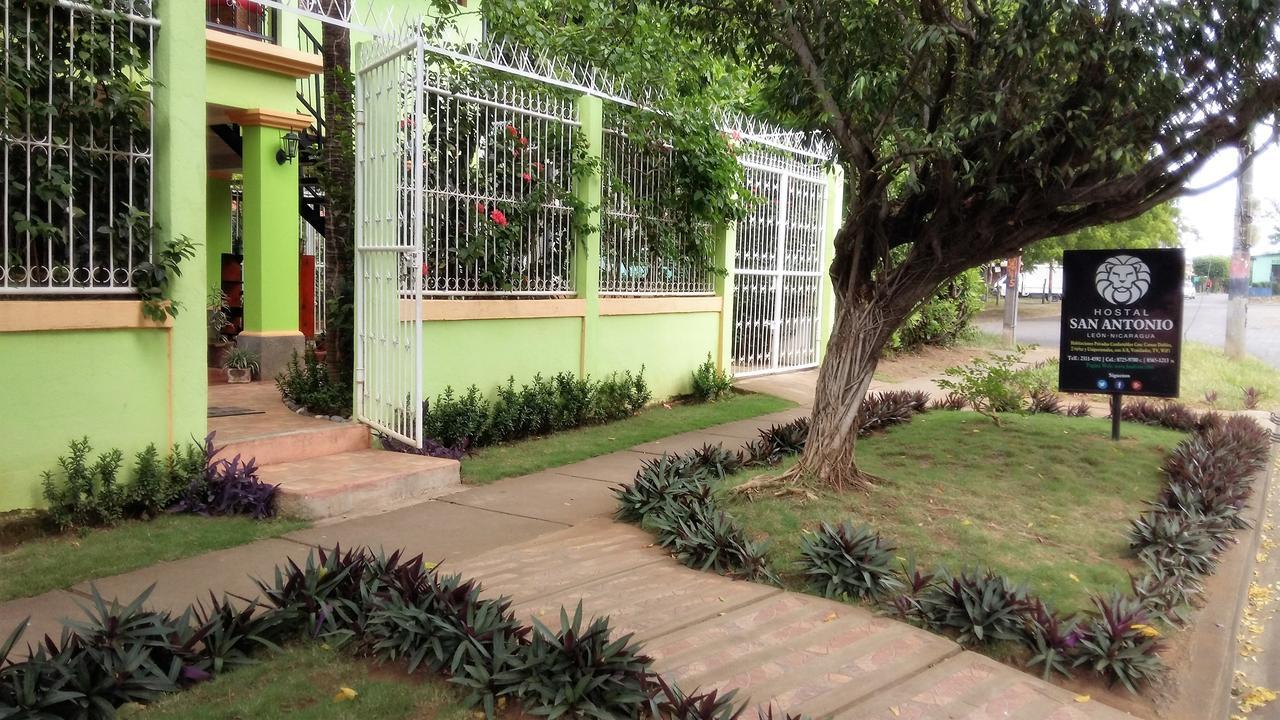 לאון Hostal San Antonio מראה חיצוני תמונה