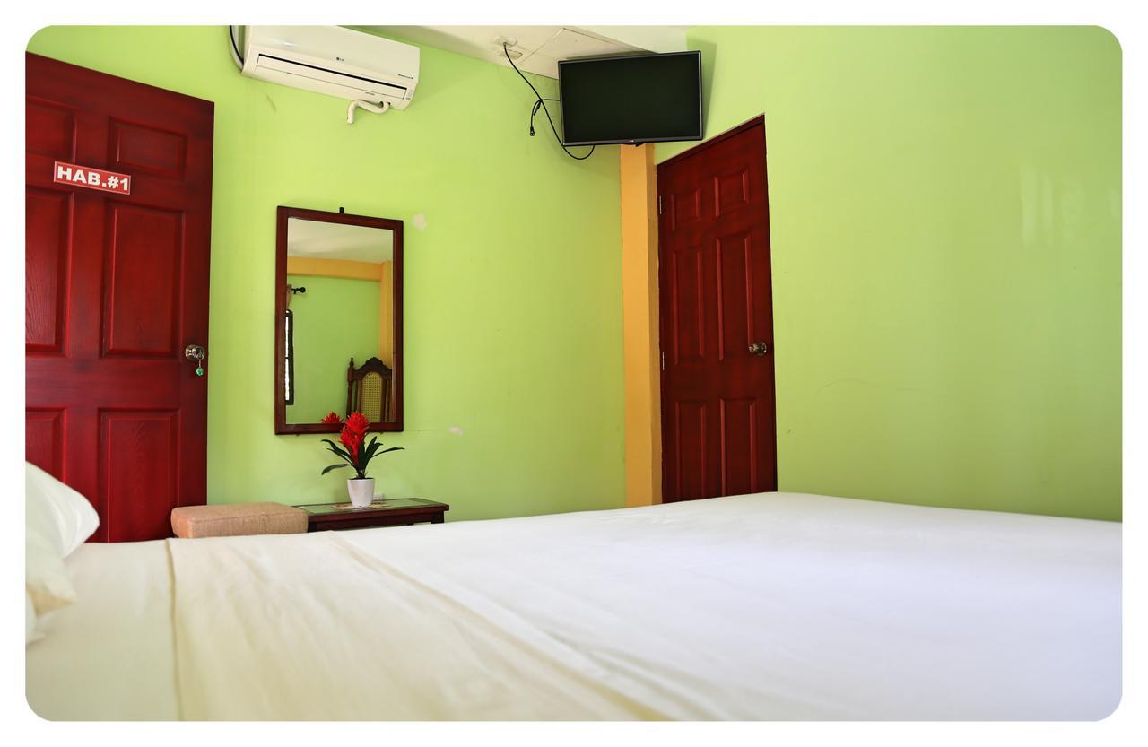 לאון Hostal San Antonio מראה חיצוני תמונה
