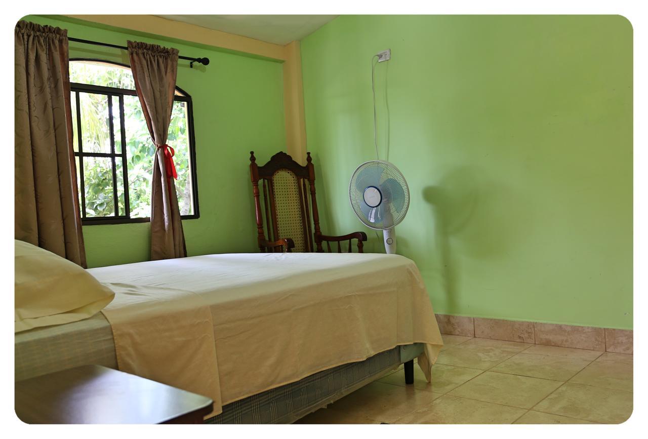 לאון Hostal San Antonio מראה חיצוני תמונה
