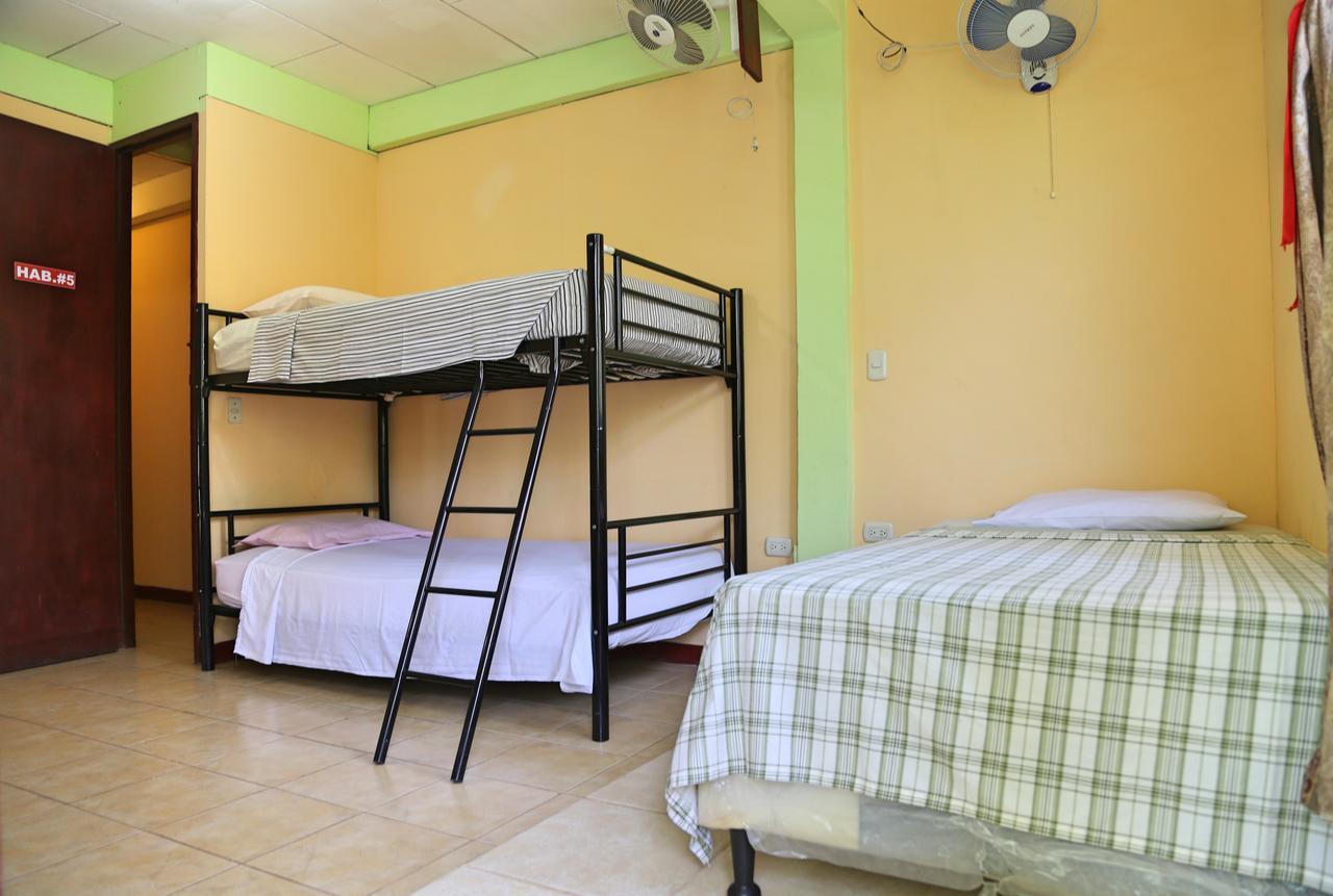 לאון Hostal San Antonio מראה חיצוני תמונה