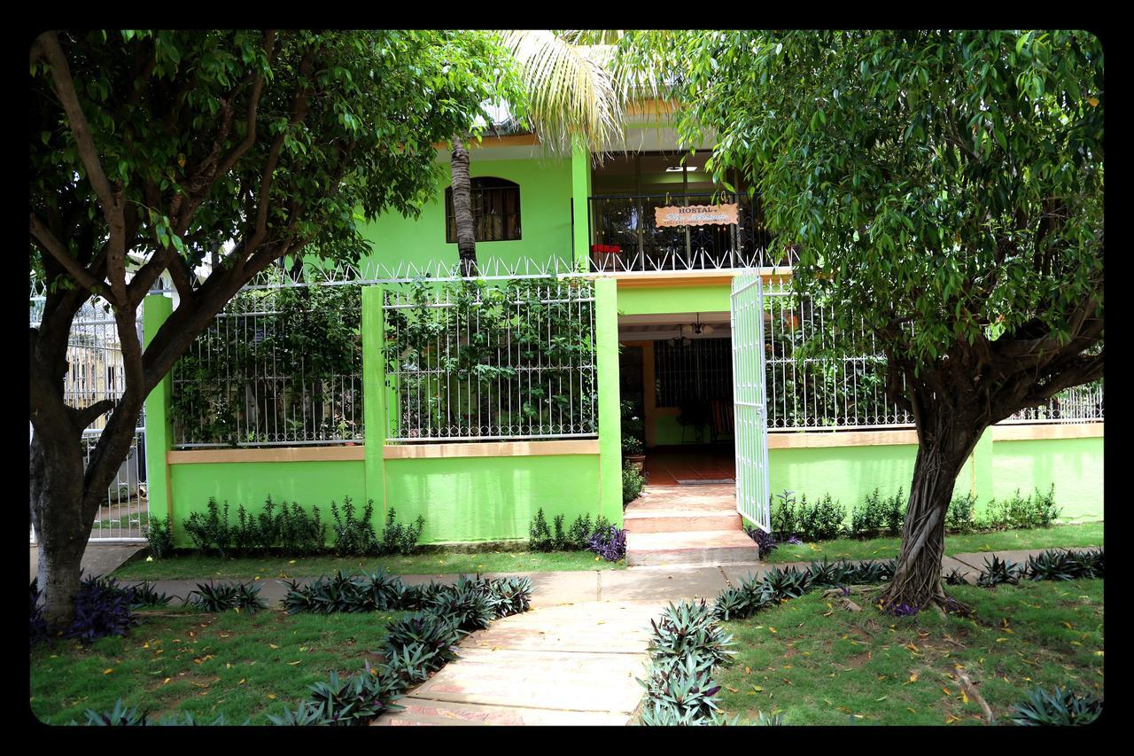 לאון Hostal San Antonio מראה חיצוני תמונה