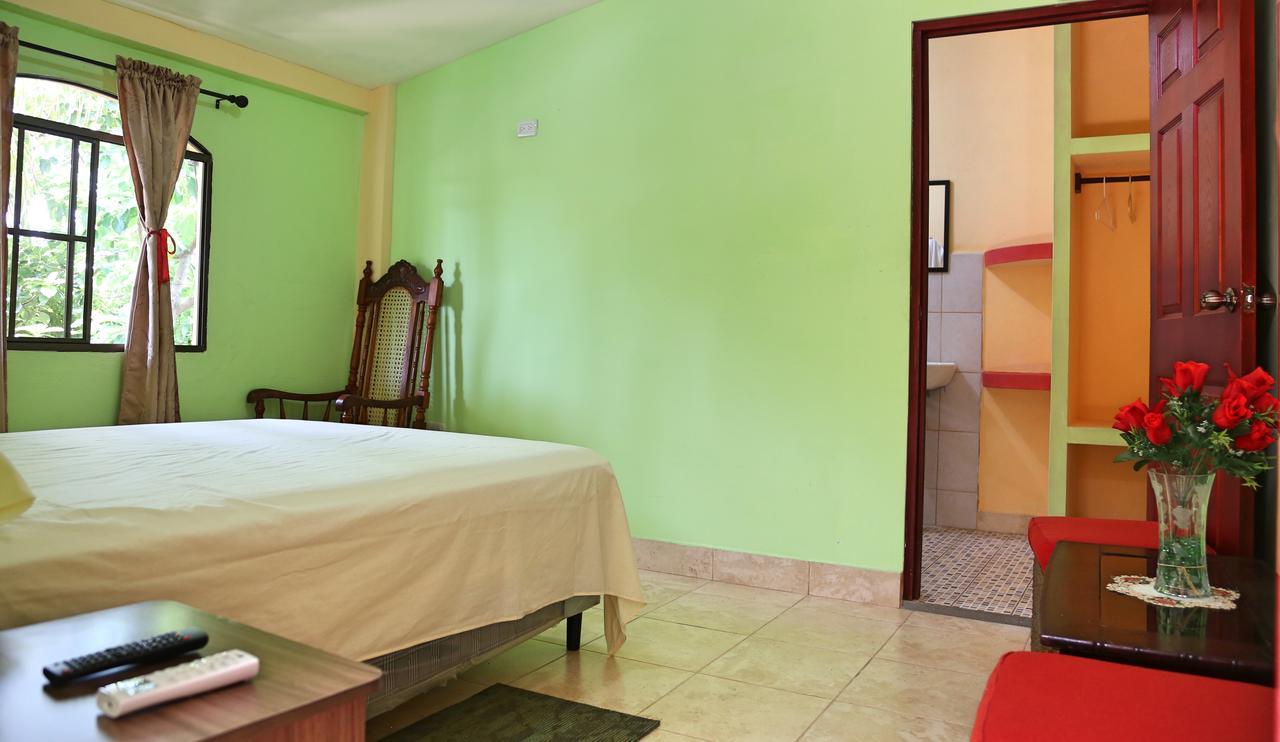 לאון Hostal San Antonio מראה חיצוני תמונה