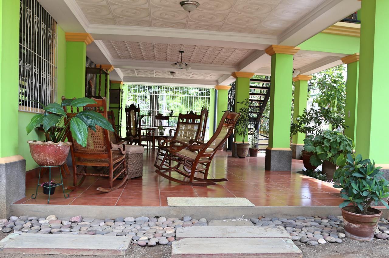 לאון Hostal San Antonio מראה חיצוני תמונה