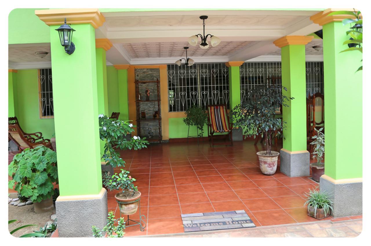 לאון Hostal San Antonio מראה חיצוני תמונה
