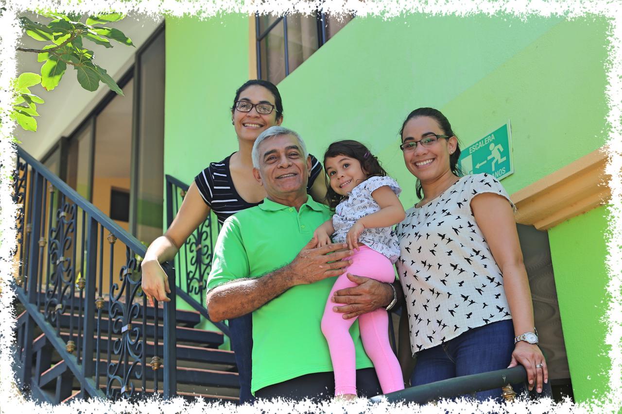 לאון Hostal San Antonio מראה חיצוני תמונה