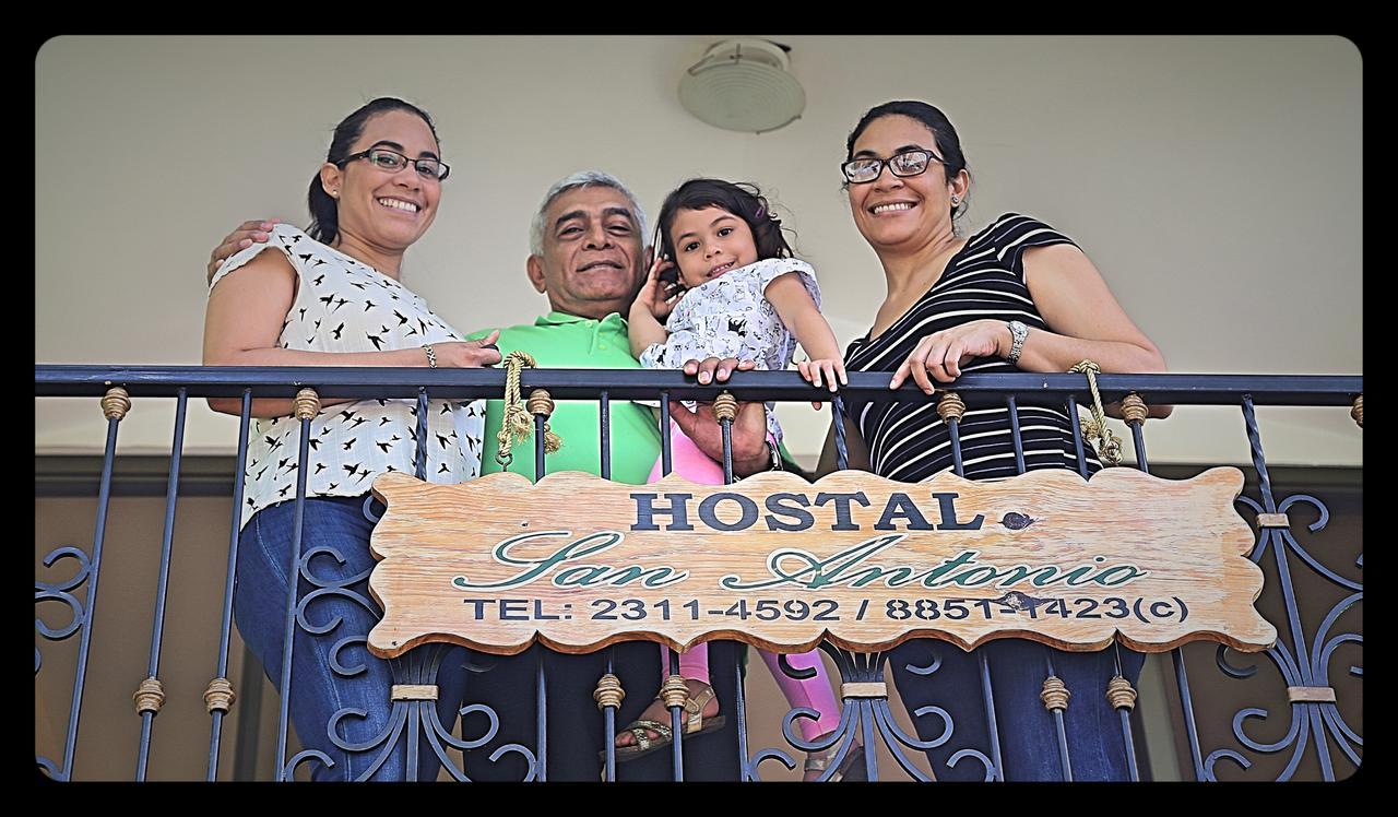 לאון Hostal San Antonio מראה חיצוני תמונה