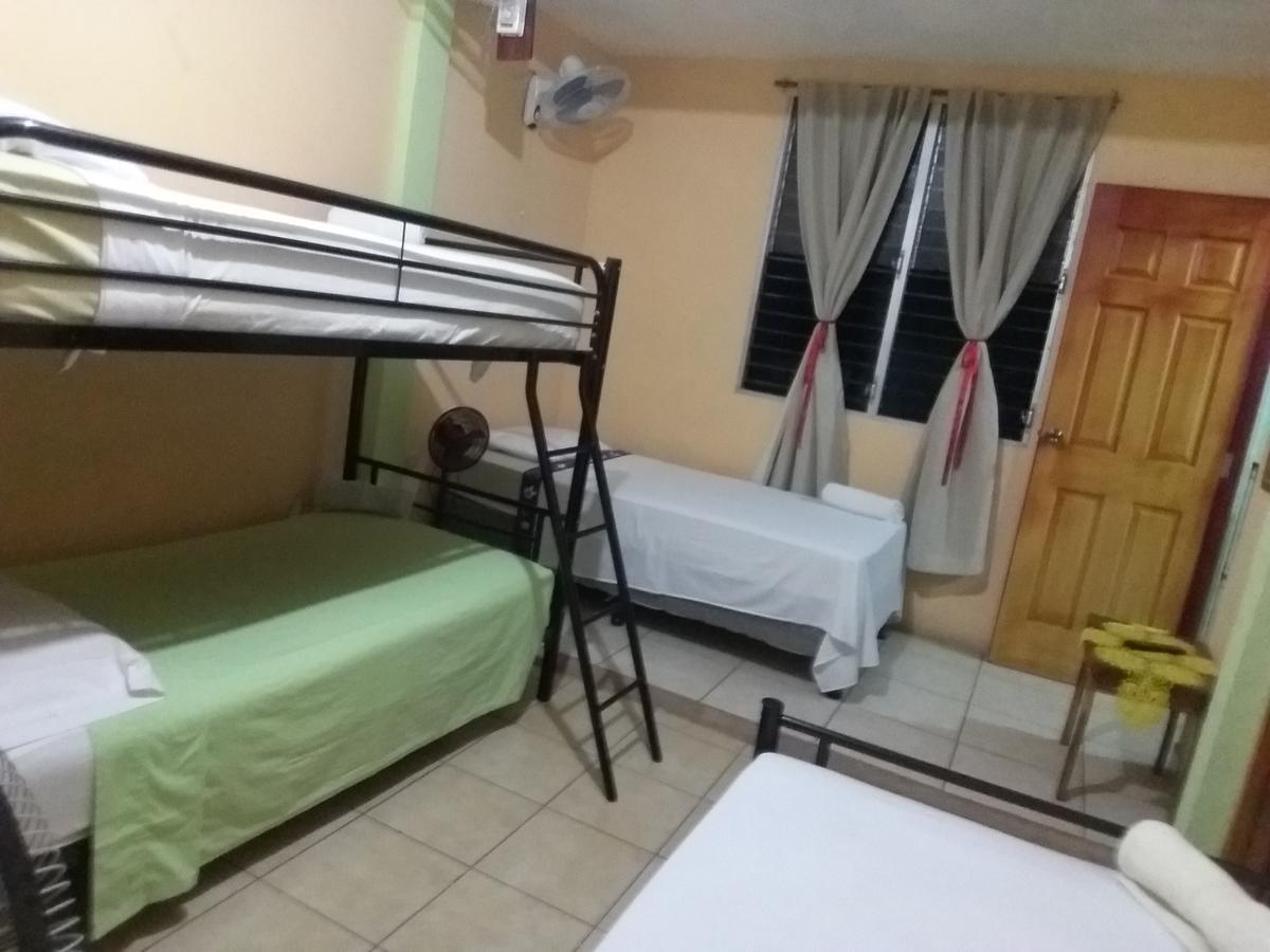 לאון Hostal San Antonio מראה חיצוני תמונה