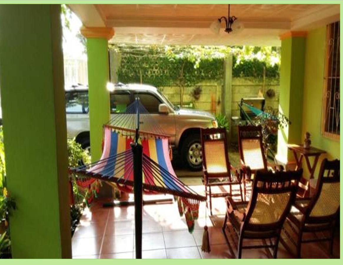 לאון Hostal San Antonio מראה חיצוני תמונה