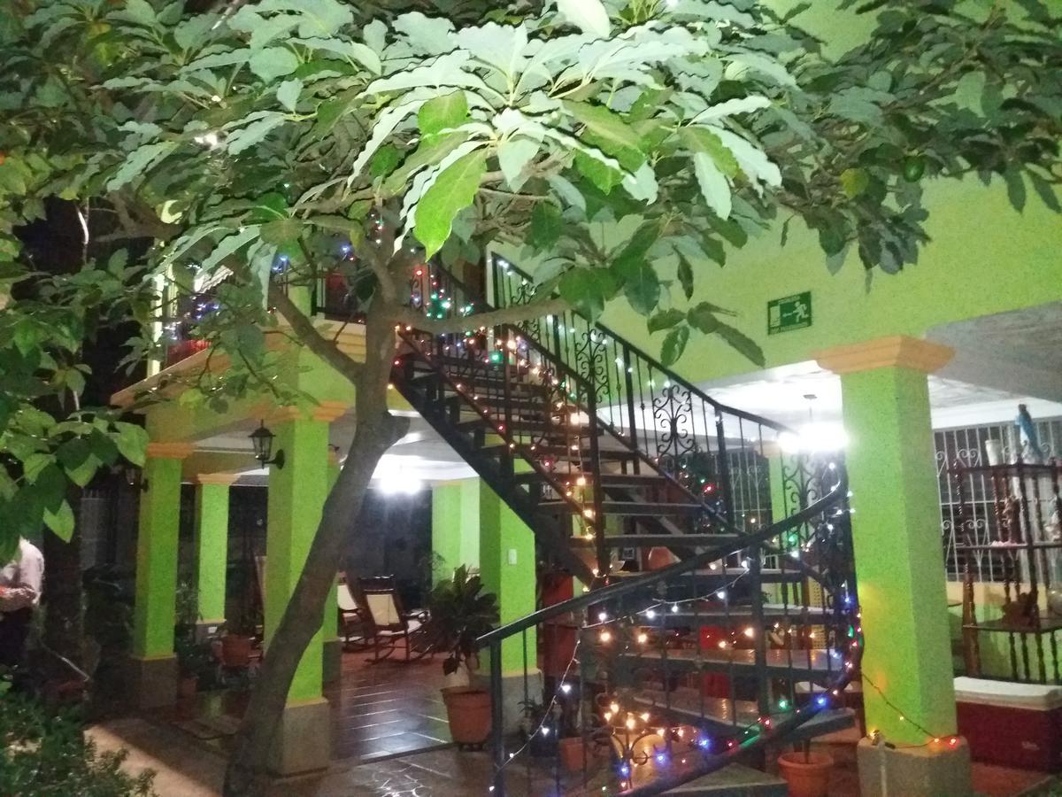 לאון Hostal San Antonio מראה חיצוני תמונה