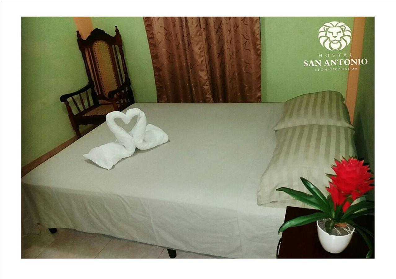 לאון Hostal San Antonio מראה חיצוני תמונה